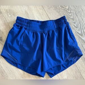 Lululemon Hotty Hot Low-Rise Lined Shorts Jet Stream Blue, size 6, new